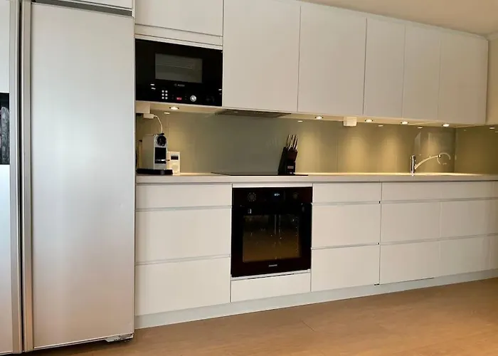 Modern Apartment In Quiet Neighborhood